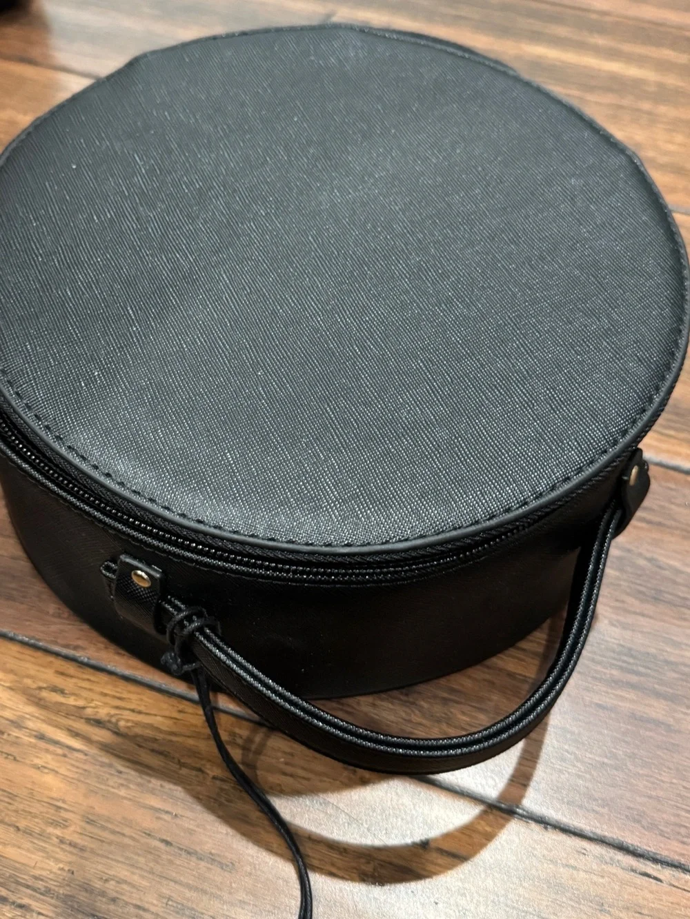 Hudson + Bleecker Preto Nomad Black Round Travel Kit Case